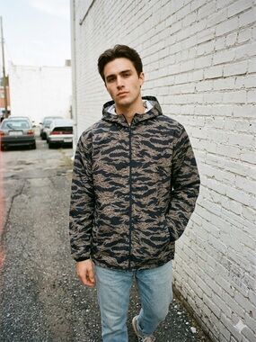 ELWOOD Flame Camo Windbreaker Jacket Hooded Zip Up Streetwear Lightweight Sz L